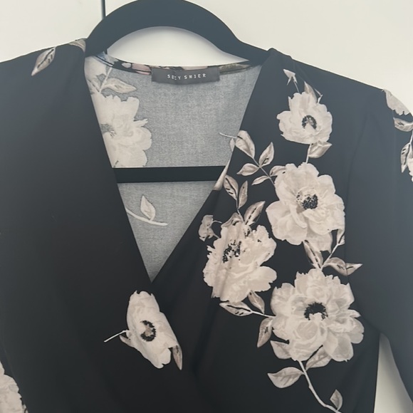 Flower dress - Picture 2 of 2